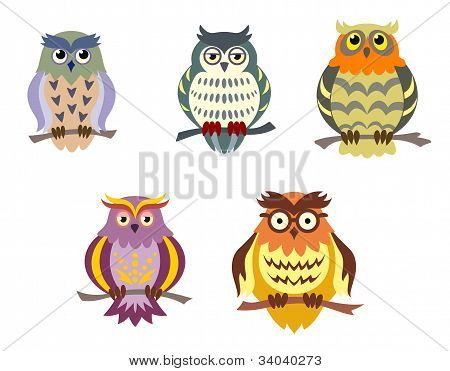 Vectores y fotos en stock de Buhos de dibujos animados de color ... Vectores y fotos en stock de Buhos de dibujos animados de color ...