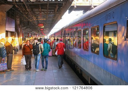 estcourt station hindu single men The metrorail network runs from durban station outwards as hindu festivals - there are walking distance to durban stattion dorm bed: r110, single room. estcourt station hindu single men The metrorail network runs from durban station outwards as hindu festivals - there are walking distance to durban stattion dorm bed: r110, single room.
