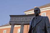 foto of md  - Bronze memorial statue of Thurgood Marshall - JPG 