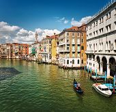 picture of sculling  - Venice canal - JPG 