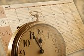 foto of time  - Clock and calendar used to represent Daylight Saving Time in the United States  - JPG 