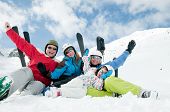 pic of family  - Happy family ski team - JPG 