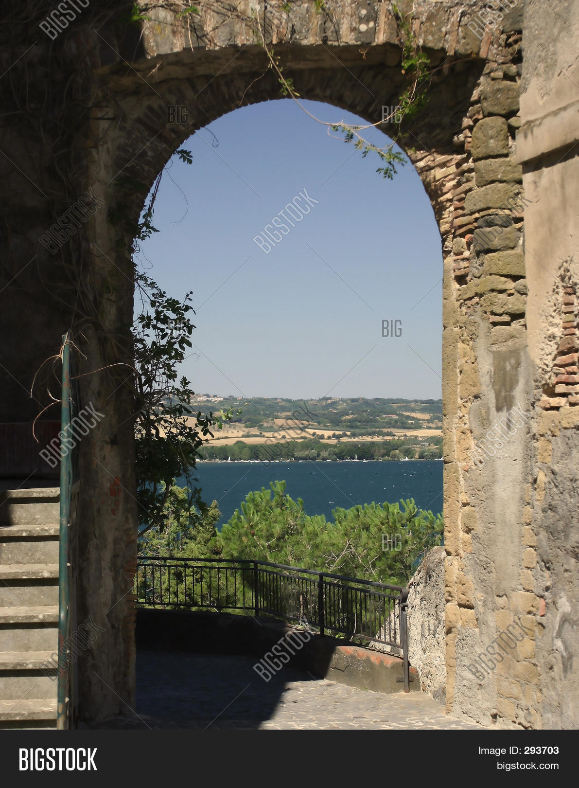 Italian Archway Image & Photo | Bigstock