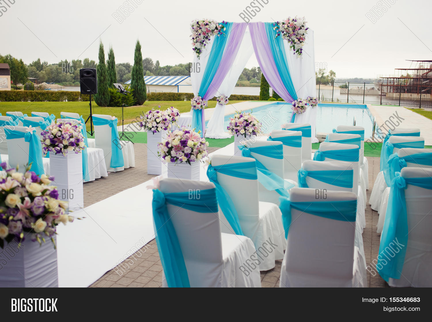beautiful romantic wedding arch set up decoration on wedding beautiful romantic wedding arch set up decoration on wedding