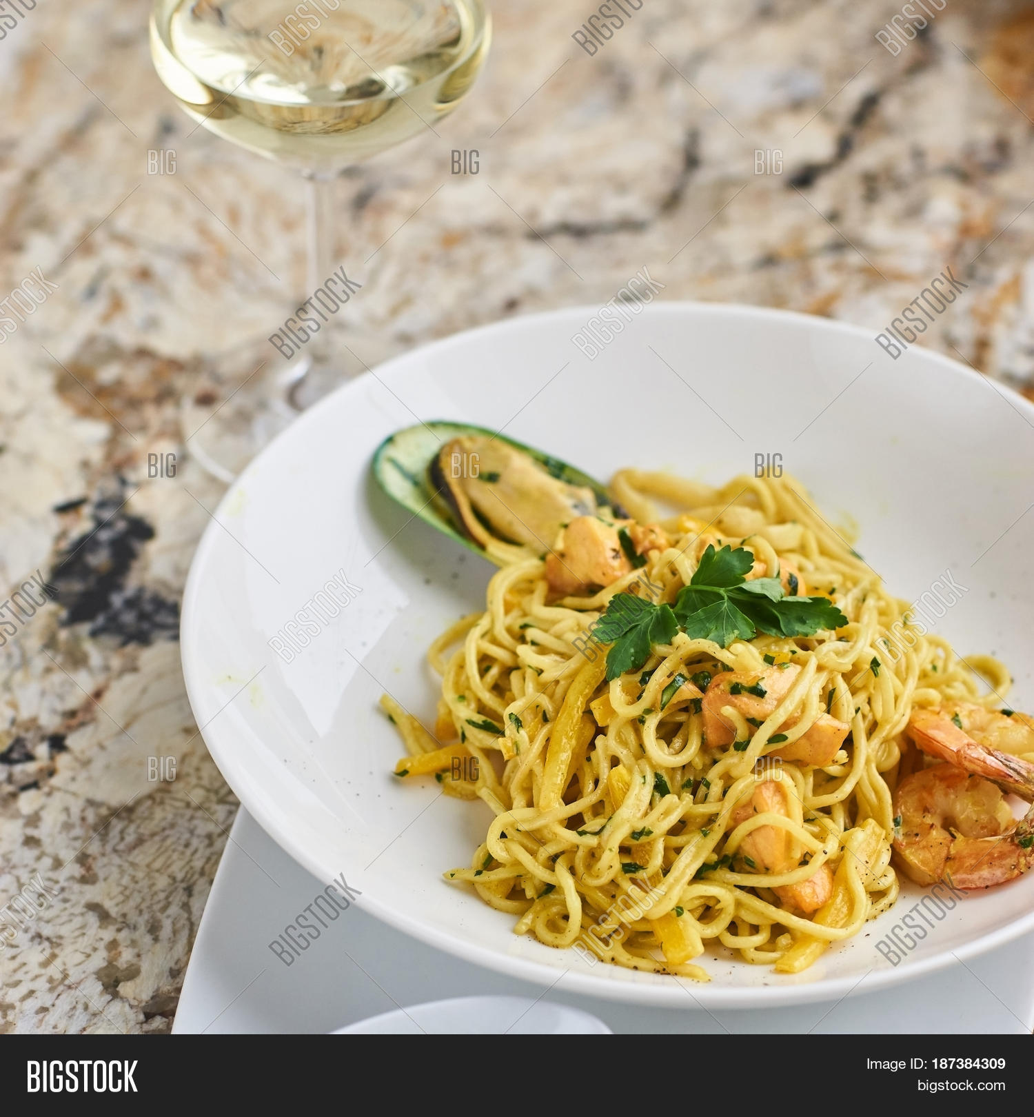 Flat Egg Noodles Seafood Served Big Image & Photo Bigstock