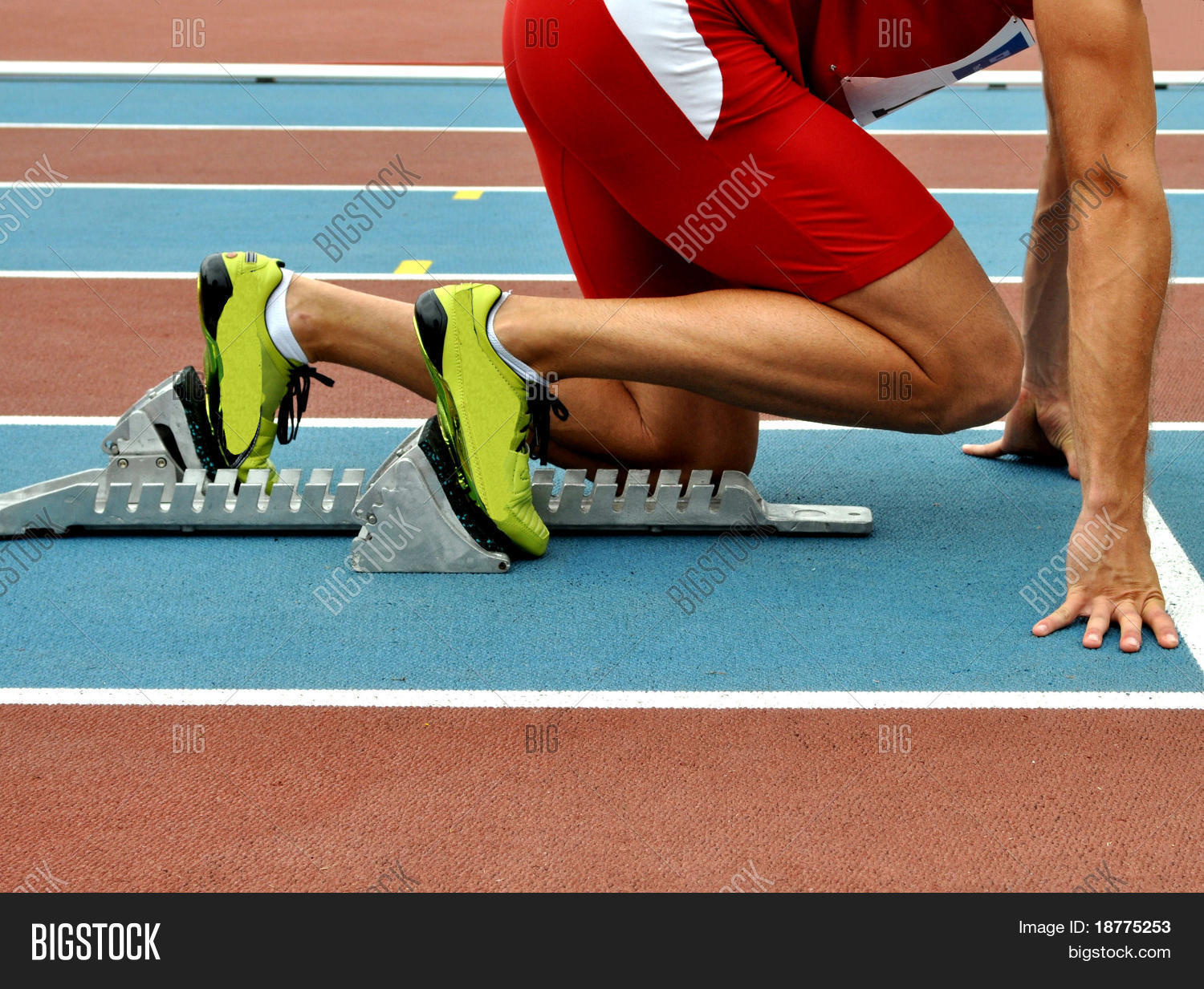 Man in a start block on an athletic track Stock Photo & Stock Images