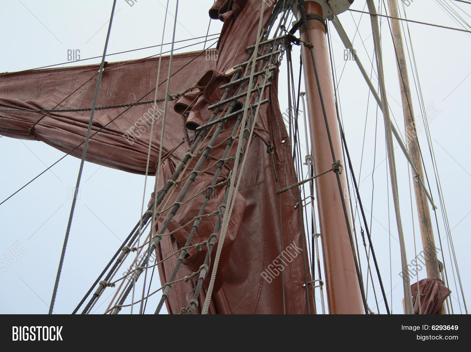 Rigging detail of Thames sailing barge Stock Photo & Stock Images