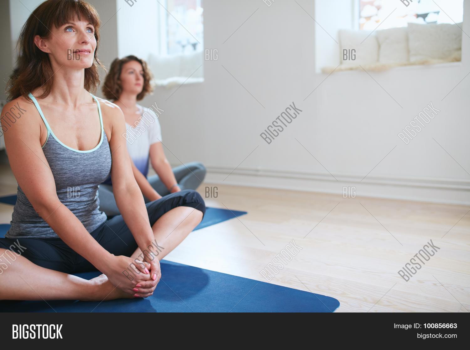 luthfiannisahay: Butterfly Stretch Knees To The Floor