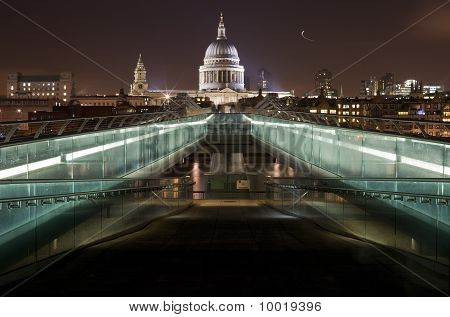 Святого Павла и мост тысячелетия