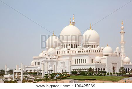 Famous Sheikh Zayed mosque in Abu Dhabi, United Arab Emirates