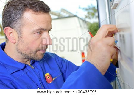 Trying to fix a fusebox