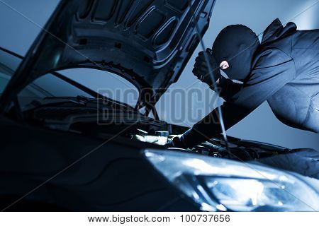 Robber Disabling Car Alarm