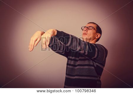European-looking male of about thirty brunet awake in a dream on
