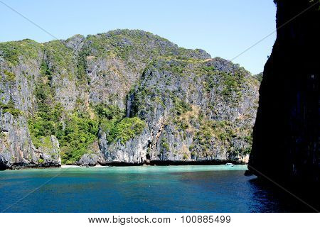 the island kho phi phi in thailand