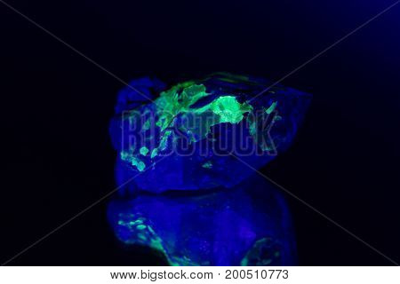 Quartz with a green fluorescent hyalite cover from Namibia.