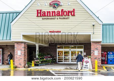 Camden, Usa - June 9, 2017: Hannaford Supermarket In Maine City With Sign And People Shopping