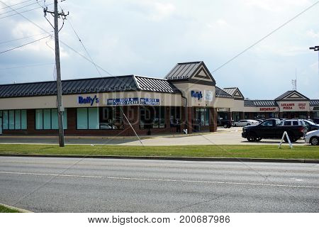 CREST HILL, ILLINOIS / UNITED STATES - JULY 19, 2017: Betty's offers customers the opportunity to gamble and drink beer, in the Caton Commons Crest strip mall.
