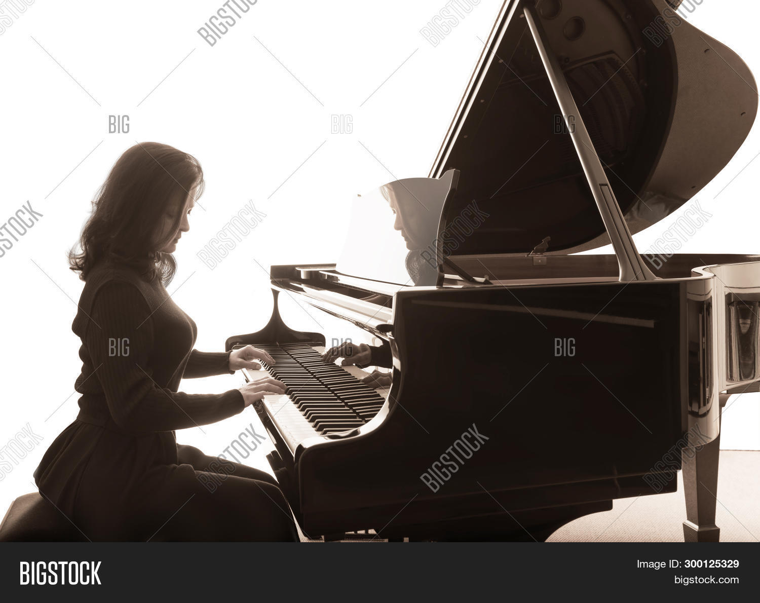 Пианистка 2001. Anna plays the piano. Anna plays the piano. Девушка и пианино. Пиано хаус.