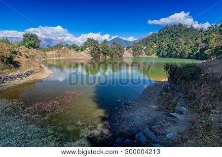 Deoria Tal , Also Devaria Or Deoriya Is A High Altitude Lake In Uttarakhand, India. Blue Sky With Sn