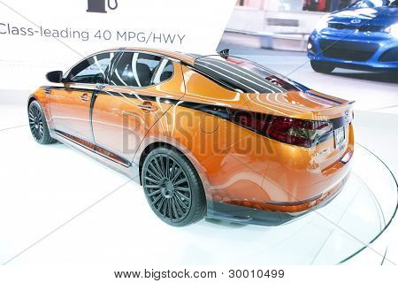 CHICAGO - FEB 12: Den 2013 Kia Optima udstillet på den 2012 Chicago Auto Show. 12 Februar 2012 i