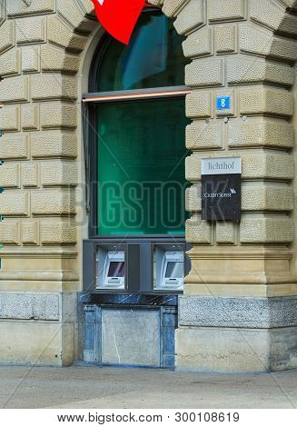 Zurich, Switzerland - August 1, 2016: Atm Of The Credit Suisse Bank On Paradeplatz Square In The Cit