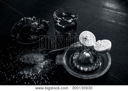 Ayurvedic  Face Pack Of Tamarind Or Imli Or Amli Consisting Of Sugar And Lemon Juice Also On Wooden