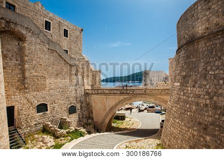 Dubrovnik, Croatia - April, 2018: Ploce Gate At The Beautiful Dubrovnik City Walls