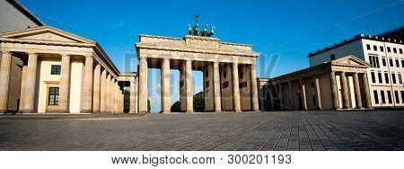 Brandenburg Gate (brandenburger Tor) In Berlin, Germany