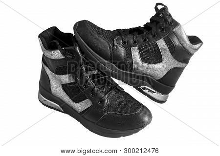 Comfortable Boots With Lacing And Zip Closure.