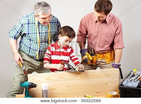 พยายามดีที่สุดใน woodshop ที่ถูกเด็กชายทะเลตามพ่อและปู่ของเขา