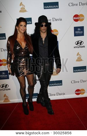 ลอสแองเจลิส - 11 feb: ทับ ภรรยาแพร์มาที่พรรค Pre-Grammy โดย Clive Davis ที่ th