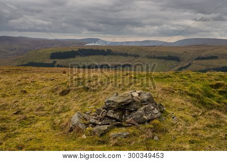 Heading From Hawes Via Hadrwaw Along The Pennine Way To Great Shunner Fell In The Yorkshire Dales
