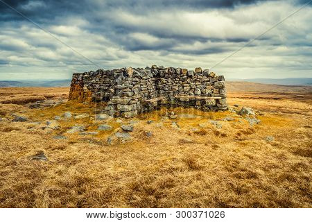 Heading From Hawes Via Hadrwaw Along The Pennine Way To Great Shunner Fell In The Yorkshire Dales