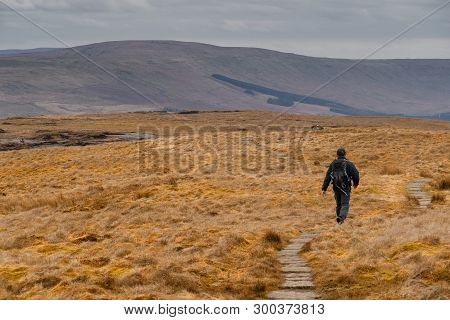 Heading From Hawes Via Hadrwaw Along The Pennine Way To Great Shunner Fell In The Yorkshire Dales