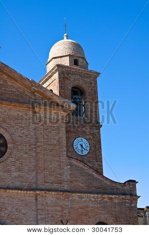 St.Vicinio klokkentoren kerk. Torriana. Emilia-Romagna. Italië.