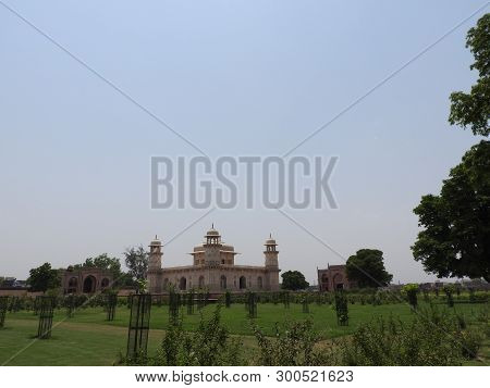 Tomb Of Itimad-ud-daul, Little Taj Mahal, Agra, India.