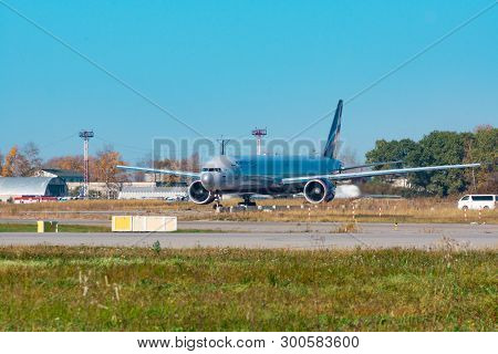 Khabarovsk, Russia - Sep 29, 2018: Airbus A320neo Vq-brb S7 Airline Is Flying From The Runway Of Kha