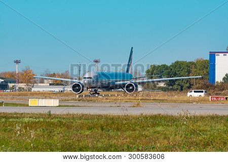 Khabarovsk, Russia - Sep 29, 2018: Airbus A320neo Vq-brb S7 Airline Is Flying From The Runway Of Kha