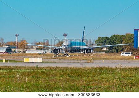 Khabarovsk, Russia - Sep 29, 2018: Airbus A320neo Vq-brb S7 Airline Is Flying From The Runway Of Kha