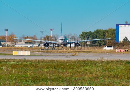 Khabarovsk, Russia - Sep 29, 2018: Airbus A320neo Vq-brb S7 Airline Is Flying From The Runway Of Kha