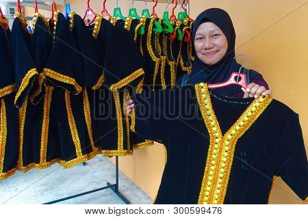 Labuan,malaysia-may 12,2019:muslim Woman Holding The Traditional Costume Kadazandusun For Harvest Fe