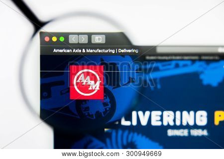 Richmond, Virginia, Usa - 9 May 2019: Illustrative Editorial Of American Axle And Manufacturing Hold