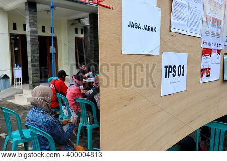 Election Activities For The Mayor Or Regional Head At One Of The Polling Stations, Pekalongan, Decem