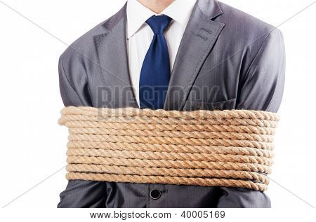 Man vastgebonden met touw op wit