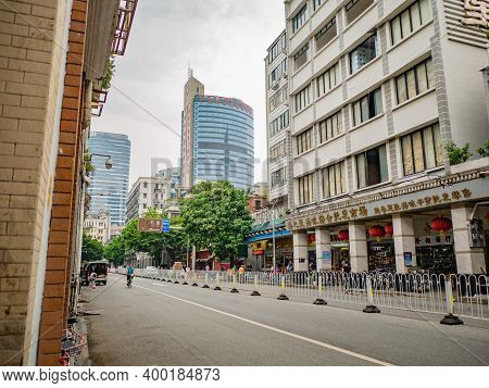 Guangzhou/china-25 Aug 2019:unacquainted People Walking On Yide Road Wholesale Marke At Guangzhou Ch