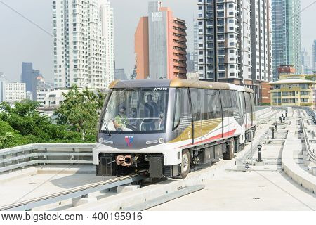 Bangkok,thailand - 19 Decemmber, 2020: Electric Train Golden Line Coming To Krung Thon Buri Station