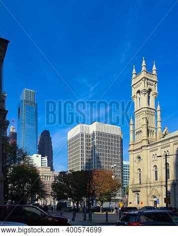 Philadelphia, Usa - November 6, 2016: City Hall And Downtown. Blue Sky. Copy Space