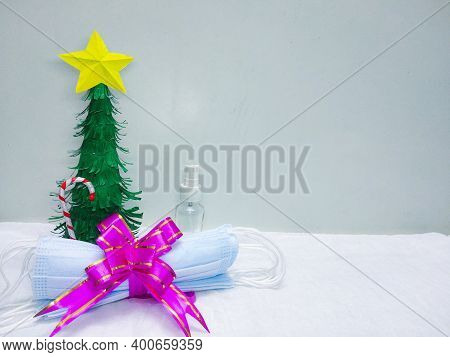 Christmas Decoration Of Gifts With Face Mask And Sanitizer To Get Prevent From 2019 Covid Pandemic E