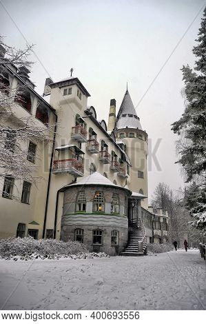Old Hotel Valtionhotelli