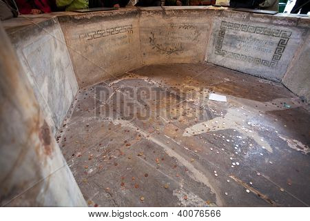 Schriftart Stein in das Baptisterium Neonische in ravenna